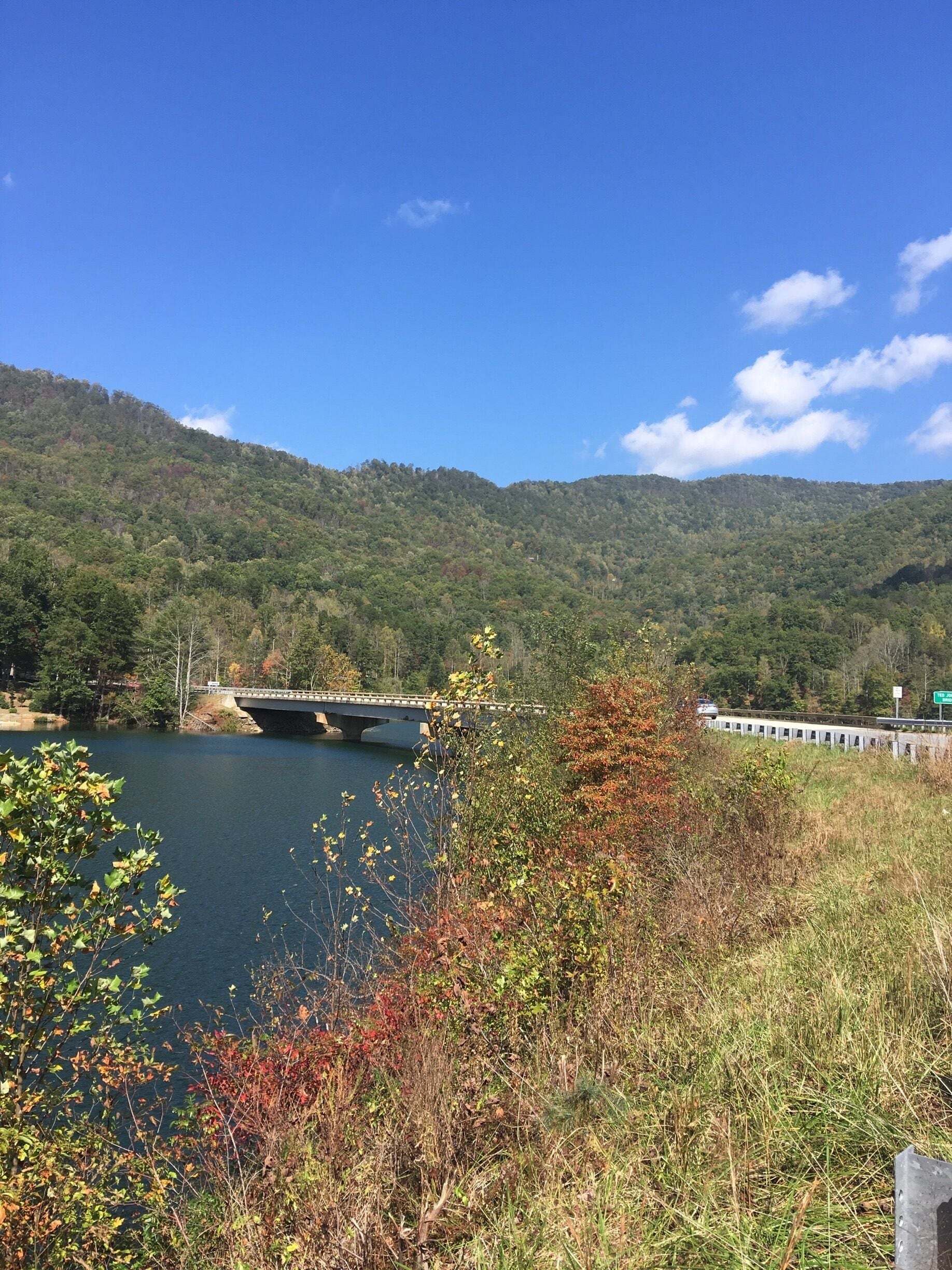 A hint of red driving to Deal Gap - Tale of the Dragon #red