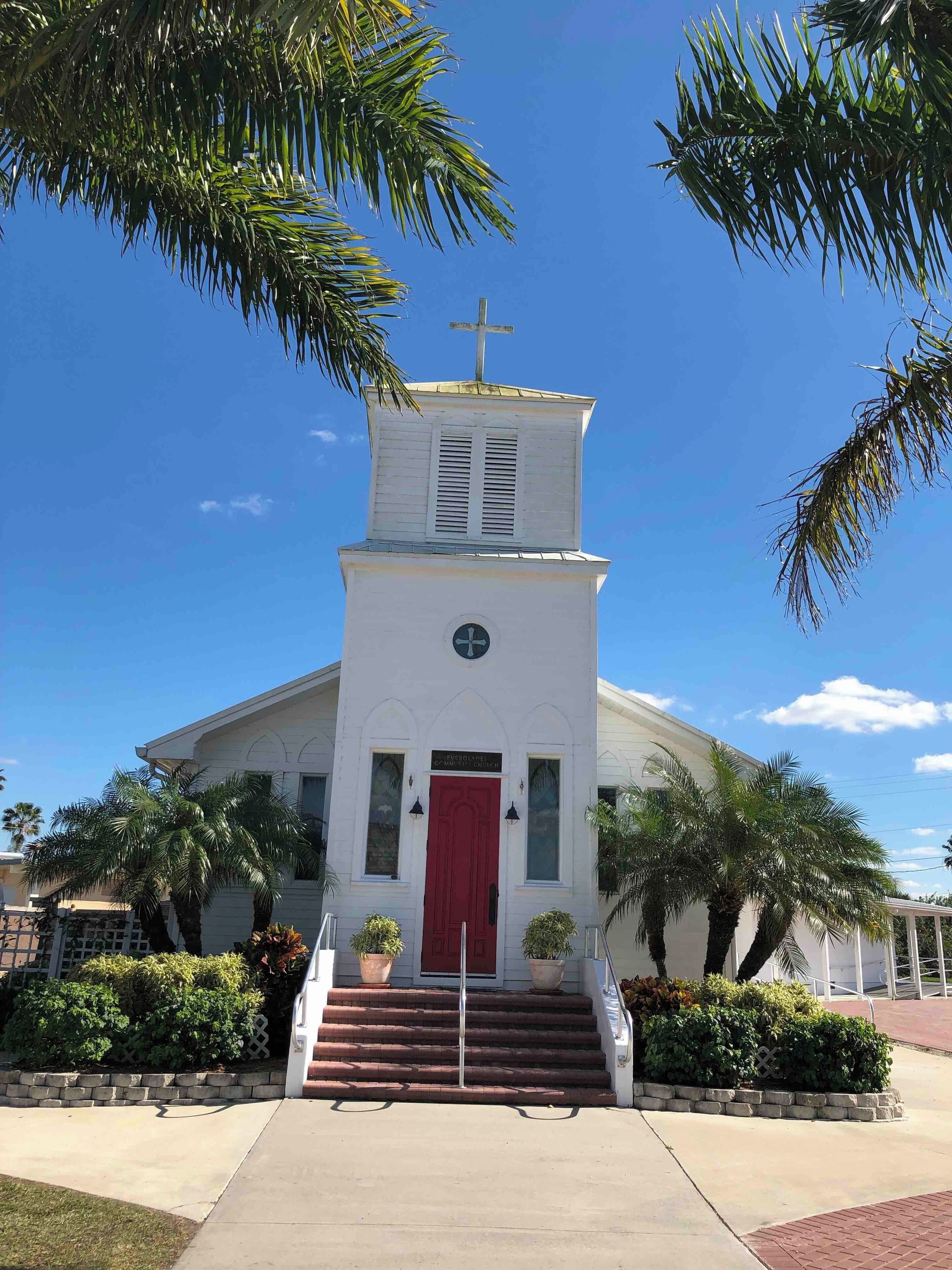 The building was built in the 1940’s for C.J. Jones Lumber Company. After the logging stopped in 1956, it was brought to Everglades City and donated to the First Baptist Church of Fr. Myers.