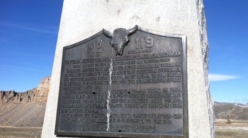 Monument at the top of the stairs