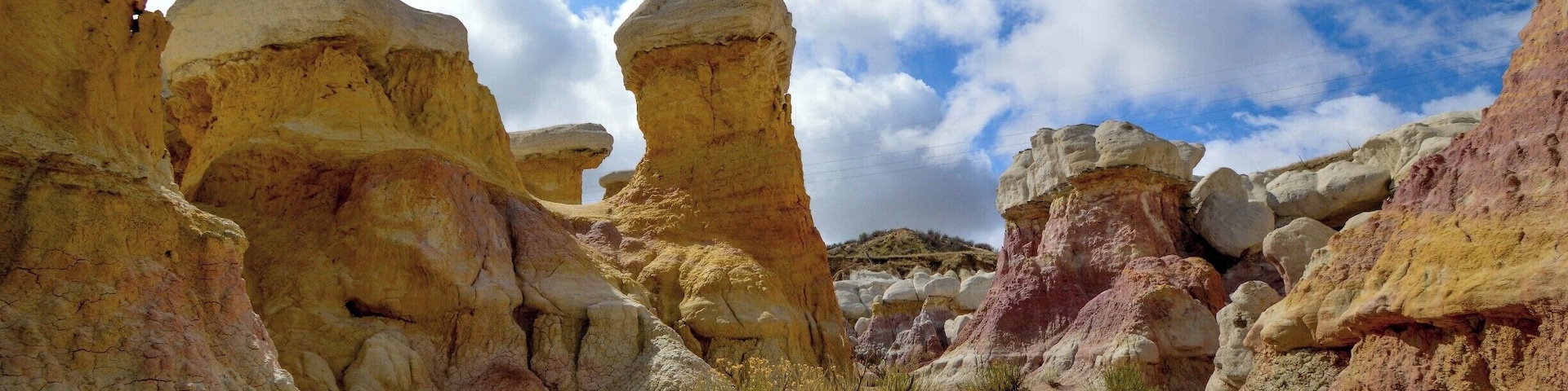 This park is completely empty if you arrive early in the morning and even throughout the day is mostly empty. Such a gorgeous park that is a must-see in Colorado. Free entry is a plus!