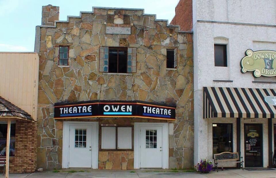 The Owen Theatre is a small town theatre located “Downtown on the Square” near US 60 in Seymour, MO. The 200 seat theatre was owned by Harold Owen and was built by his father in 1941. This theatre was family operated and the Owen family also owned and operated the Owen Drive-In in Seymour. During the school year this theatre was only open on weekends.
The Owen Theatre & the Owen Drive-In were both closed in 2013 upon the death of Harold Owen.
The Seymour Area Arts Council purchased the theater in 2015 and is in the process of renovating it, with the intent of using it as a community/ performance center.
#lifeatexpedia