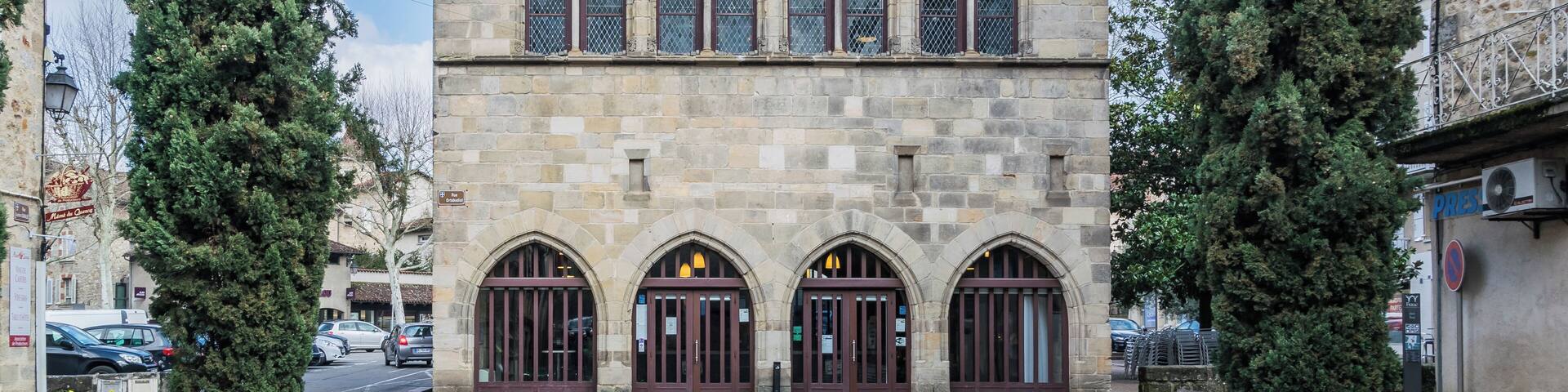 This building is indexed in the Base Mérimée, a database of architectural heritage maintained by the French Ministry of Culture, under the reference PA00095077 .