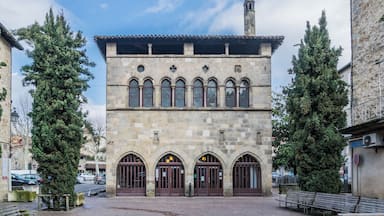 This building is indexed in the Base Mérimée, a database of architectural heritage maintained by the French Ministry of Culture, under the reference PA00095077 .