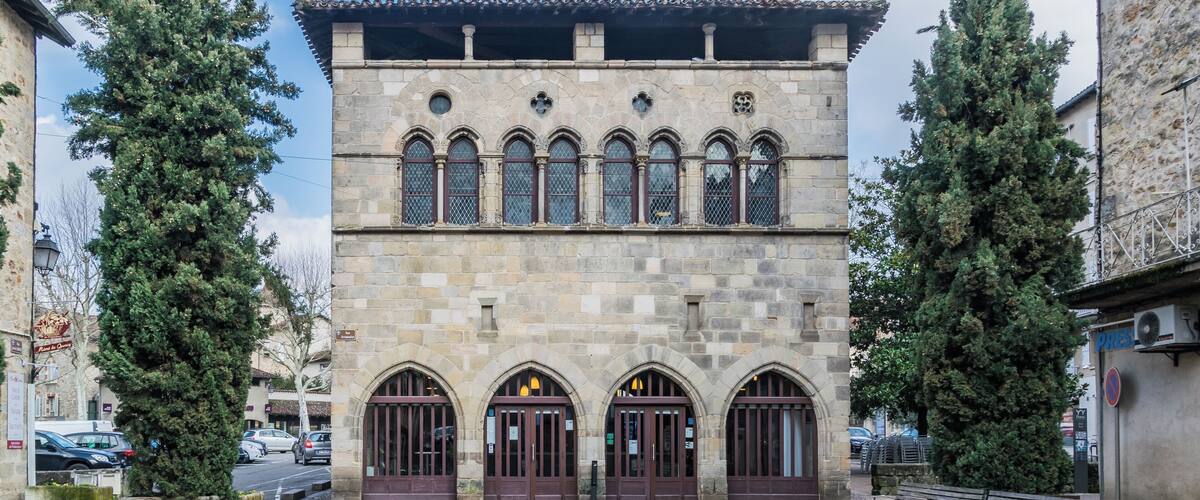 This building is indexed in the Base Mérimée, a database of architectural heritage maintained by the French Ministry of Culture, under the reference PA00095077 .