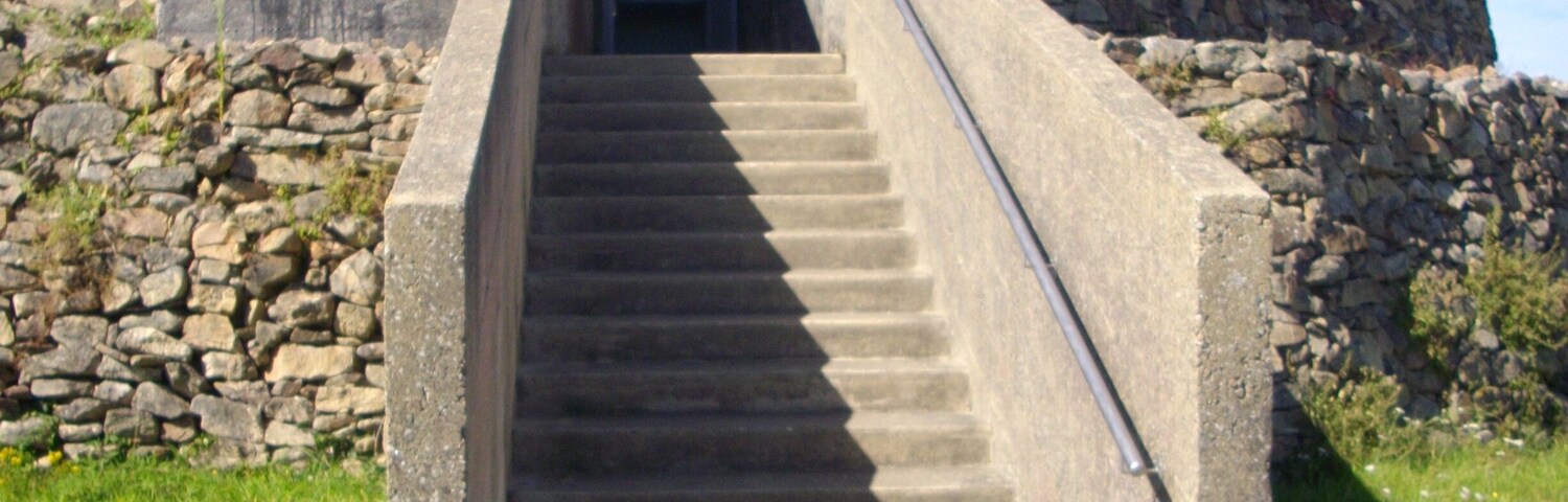 This building is indexed in the Base Mérimée, a database of architectural heritage maintained by the French Ministry of Culture, under the reference PA00090988 .