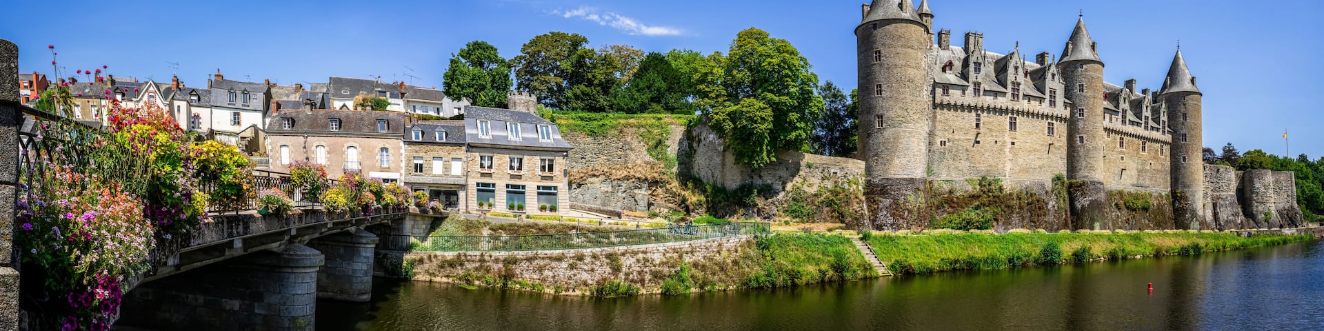 Josselin castle en village in Morbihan, Brittany / Bretagne. Beautiful medieval city in France.