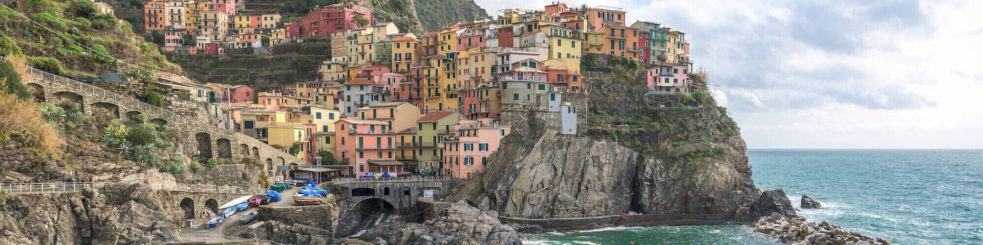 The towns are empty and the waters are too choppy to take a boat out but Cinque Terre in the winter adds some clouds to the sky and its less crowded.
#CiqueTerre #Italy #BvsCities