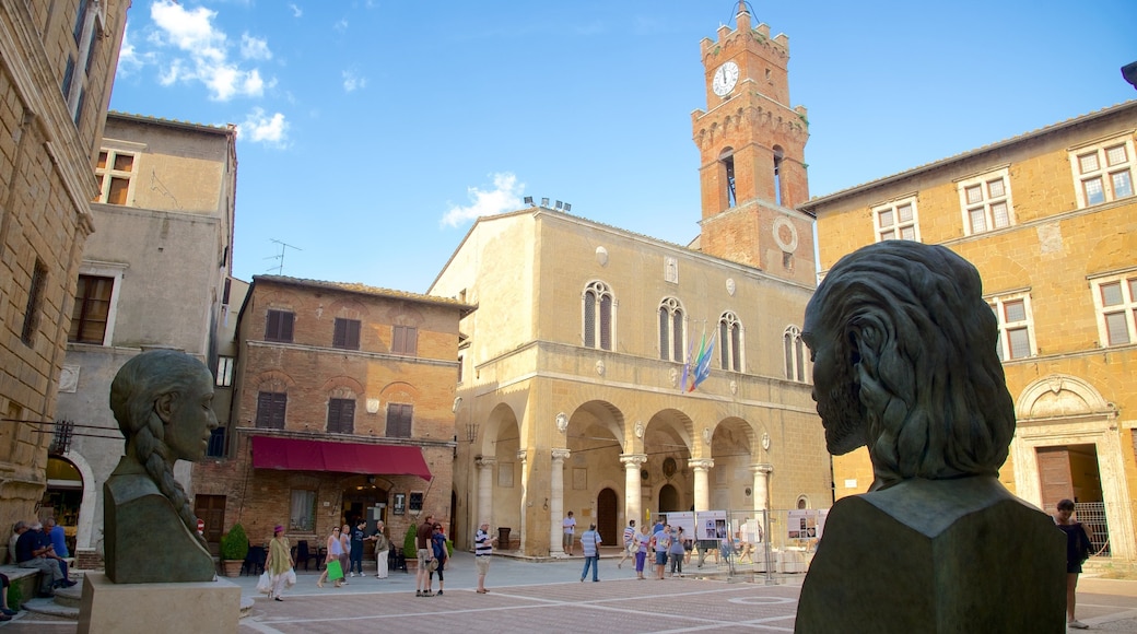 Pienza showing a small town or village, a monument and heritage architecture