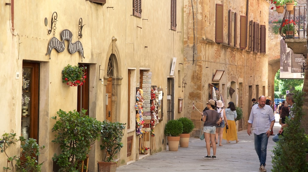 Pienza which includes heritage architecture