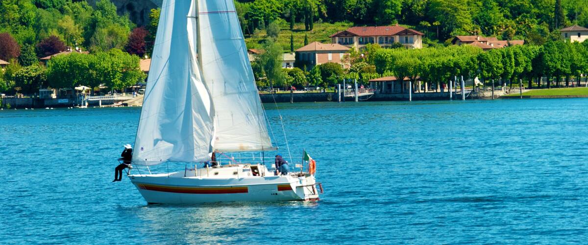 Sailing with the Angera Rocca on the background