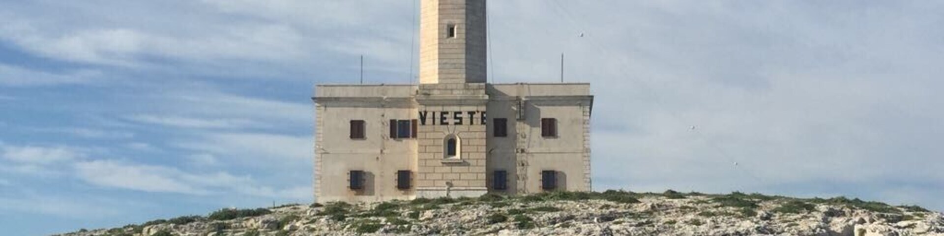 A light on the sea 🌊