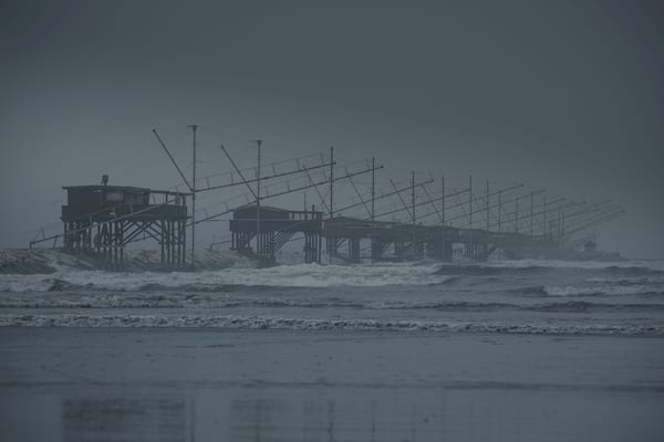 the Sottomarina dam is a pleasant place to walk, play sports or sunbathe on the nearby beaches. and of course try to make some nice pictures.