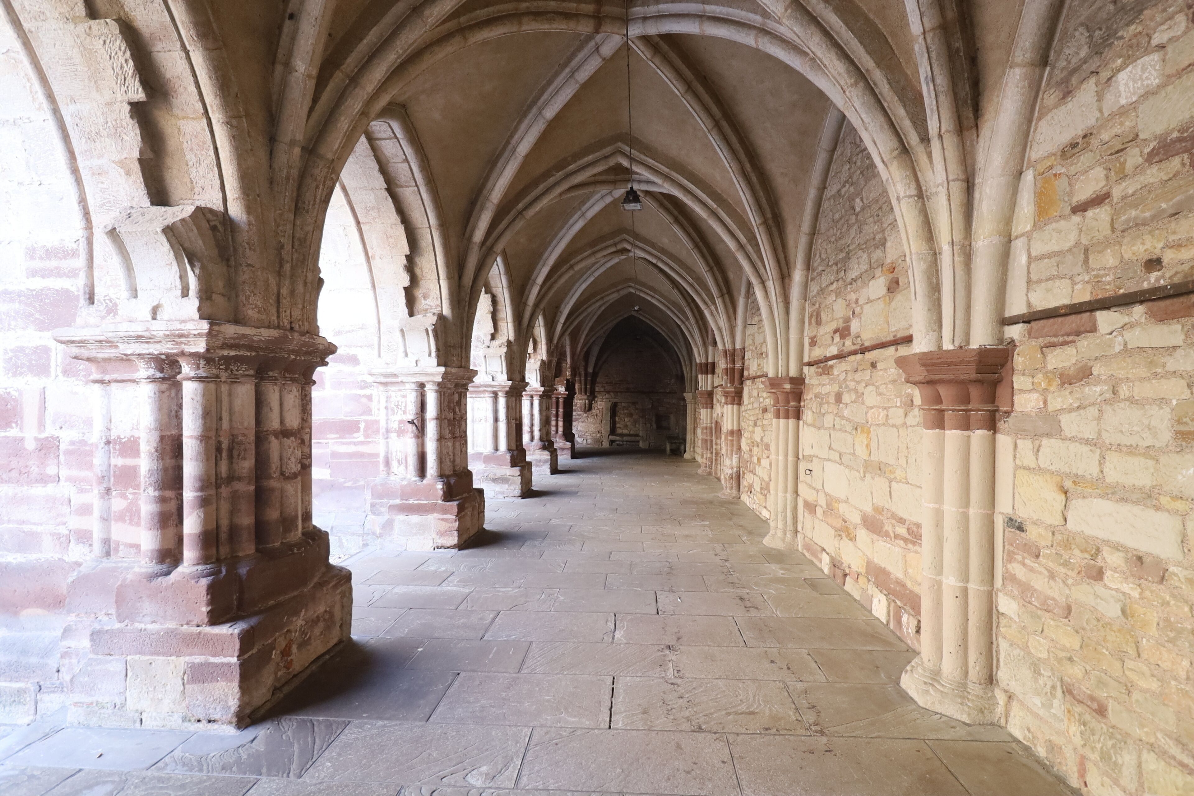 Cloître de l'abbaye Saint Colomban, ville de Luxeuil-Les-Bains, département de la Haute-Saône, France