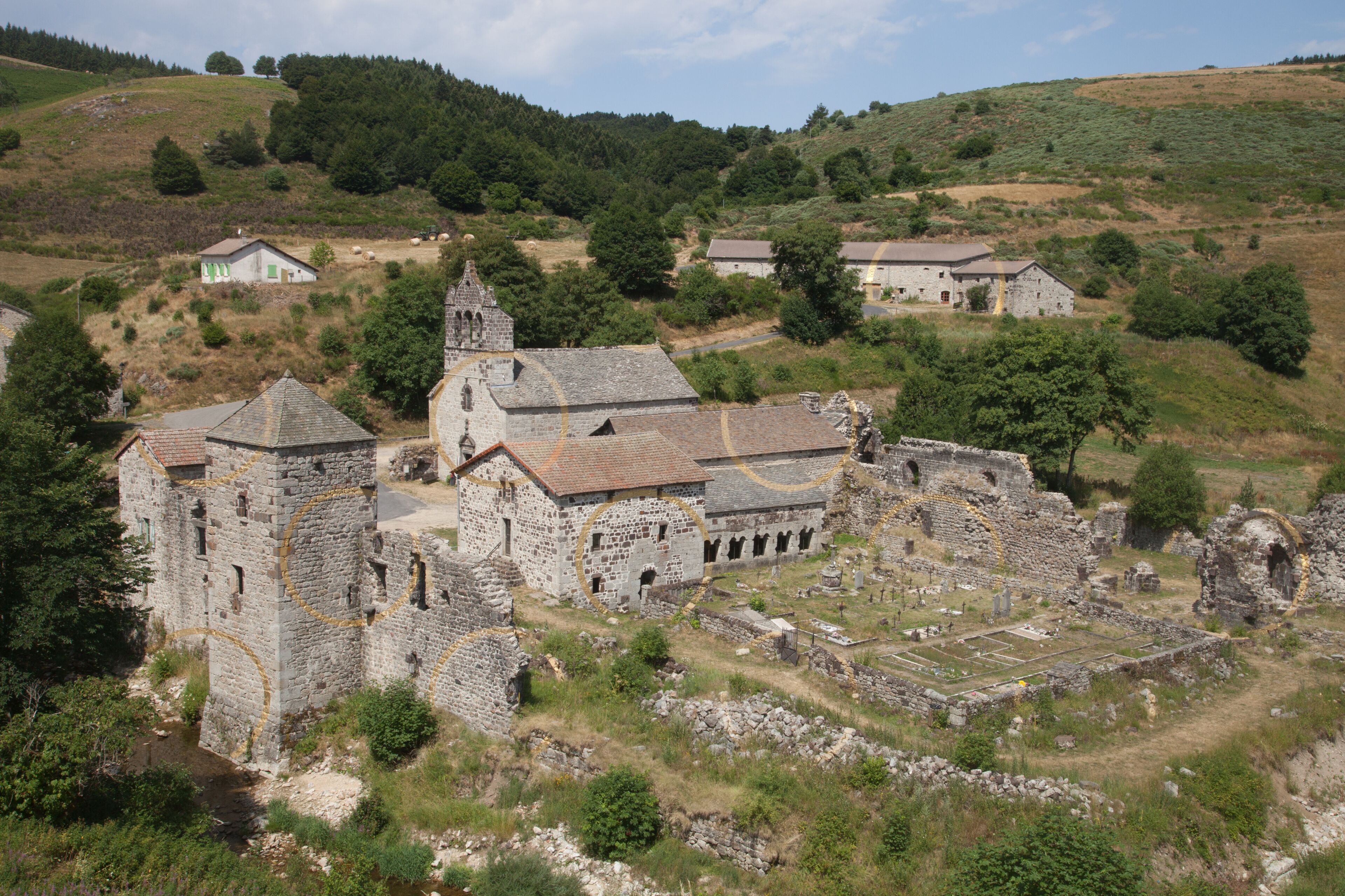 Ruines de l'abbaye de Mazan (Ardèche)