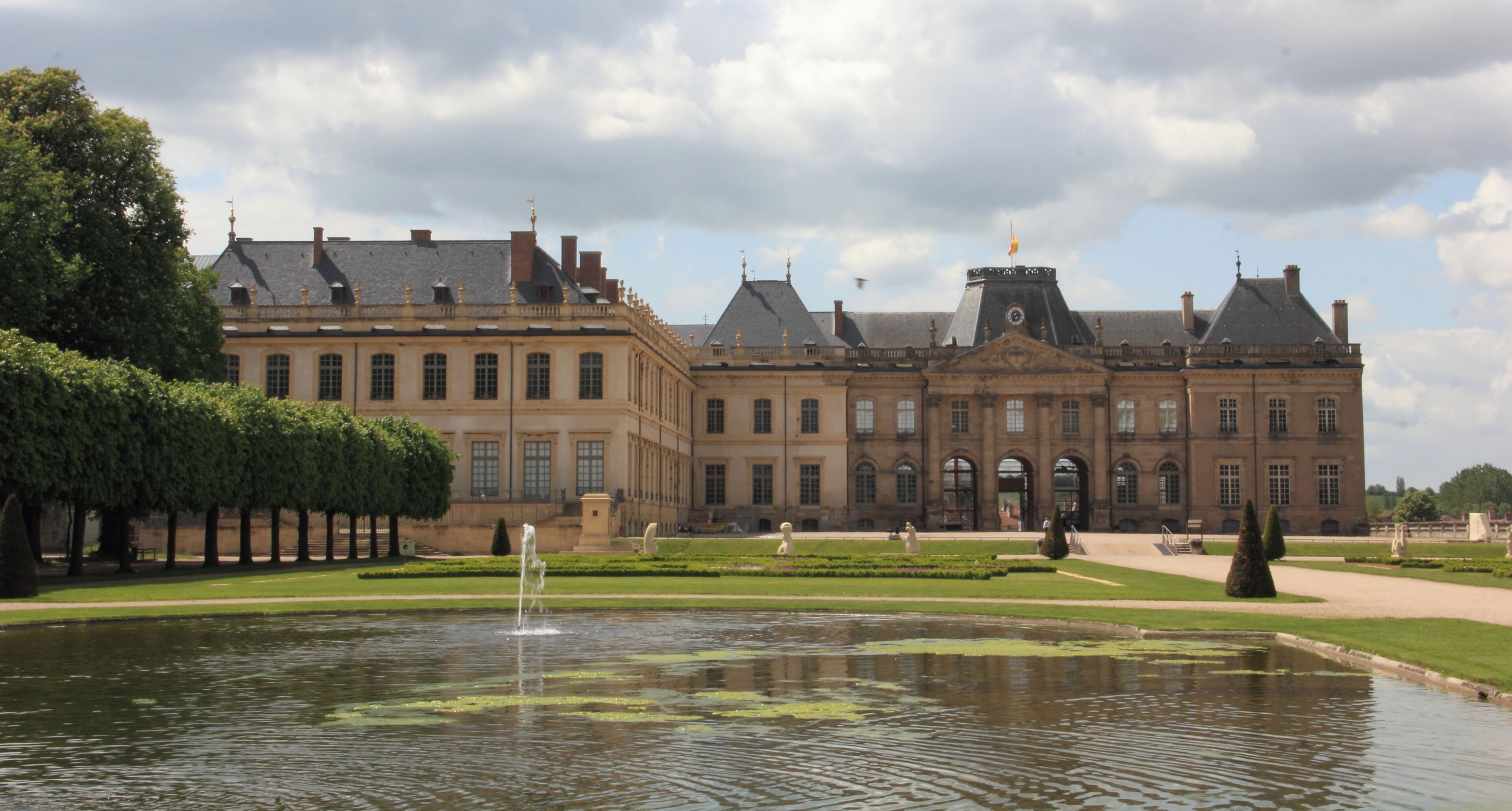Fontaine des jardins à la française du château de Lunéville (façade Est).