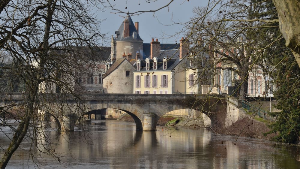 Romorantin-Lanthenay, vieux pont sur la Sauldre et tour Jacquemart, Loir et Cher, France