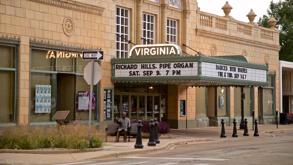 Champaign which includes signage
