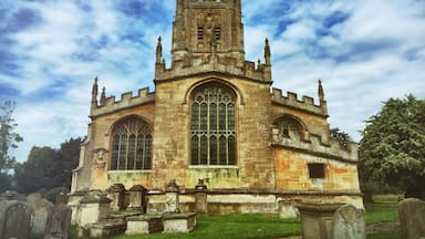 This is St Mary’s church, Fairford. There has been a Church here for 1,000 years, the present one dating from about 1497. The Church, as well as being the largest place of worship in the town, is chiefly known for its stained glass windows – the only complete set of late medieval glass in a parish church in the country.
#fairford #cotswolds #church