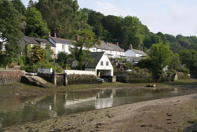 Helford Village The part of the village on the eastern bank of the creek. Taken from the public footpath which runs along the foreshore at this point, accessible of course only at low water, as here.
