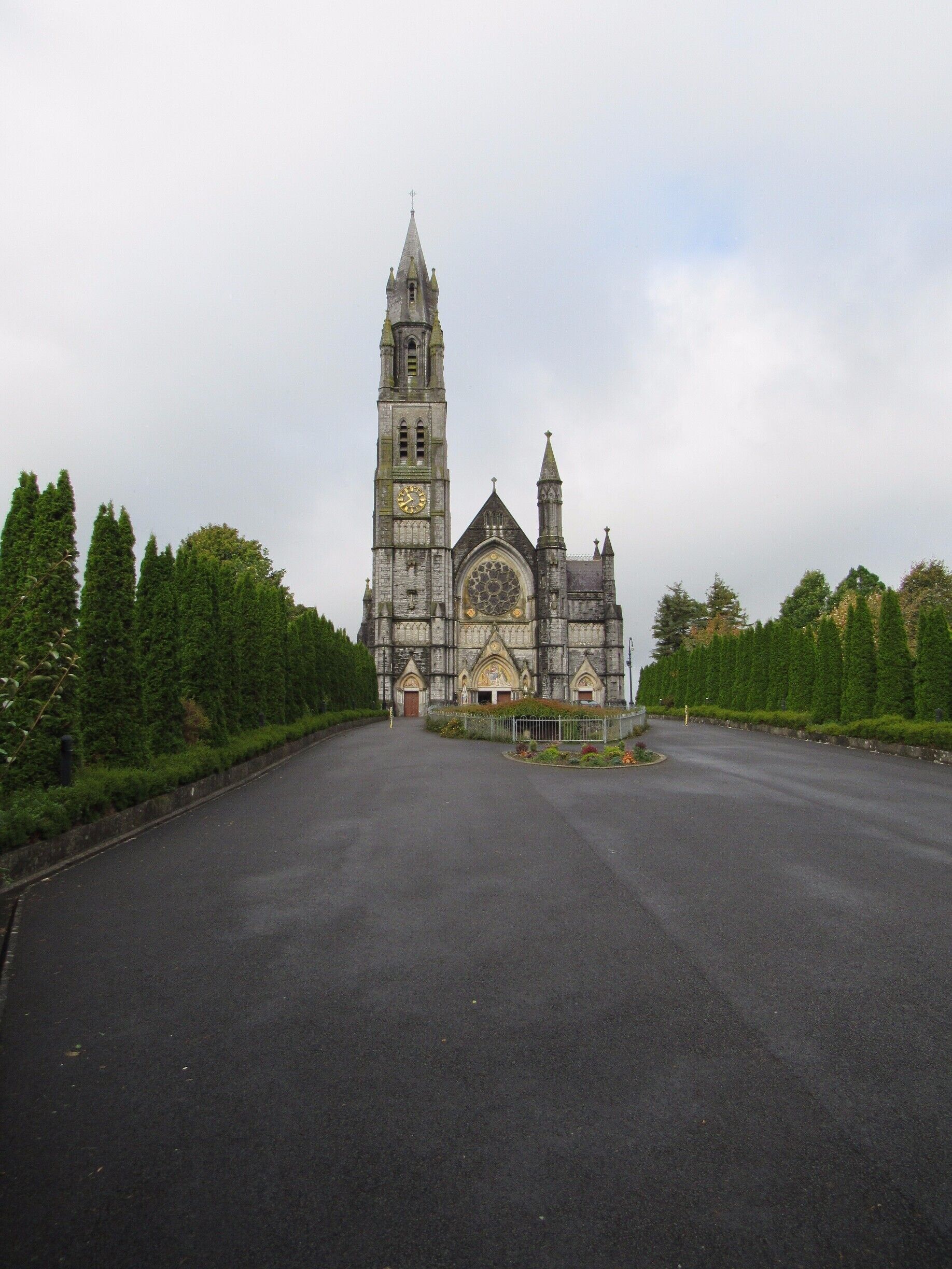 This is an incredibly beautiful church inside and outside.
When we stopped in the school children were practicing for an event for the following day and were singing, the acoustics are wonderful, they sounded like Angels.