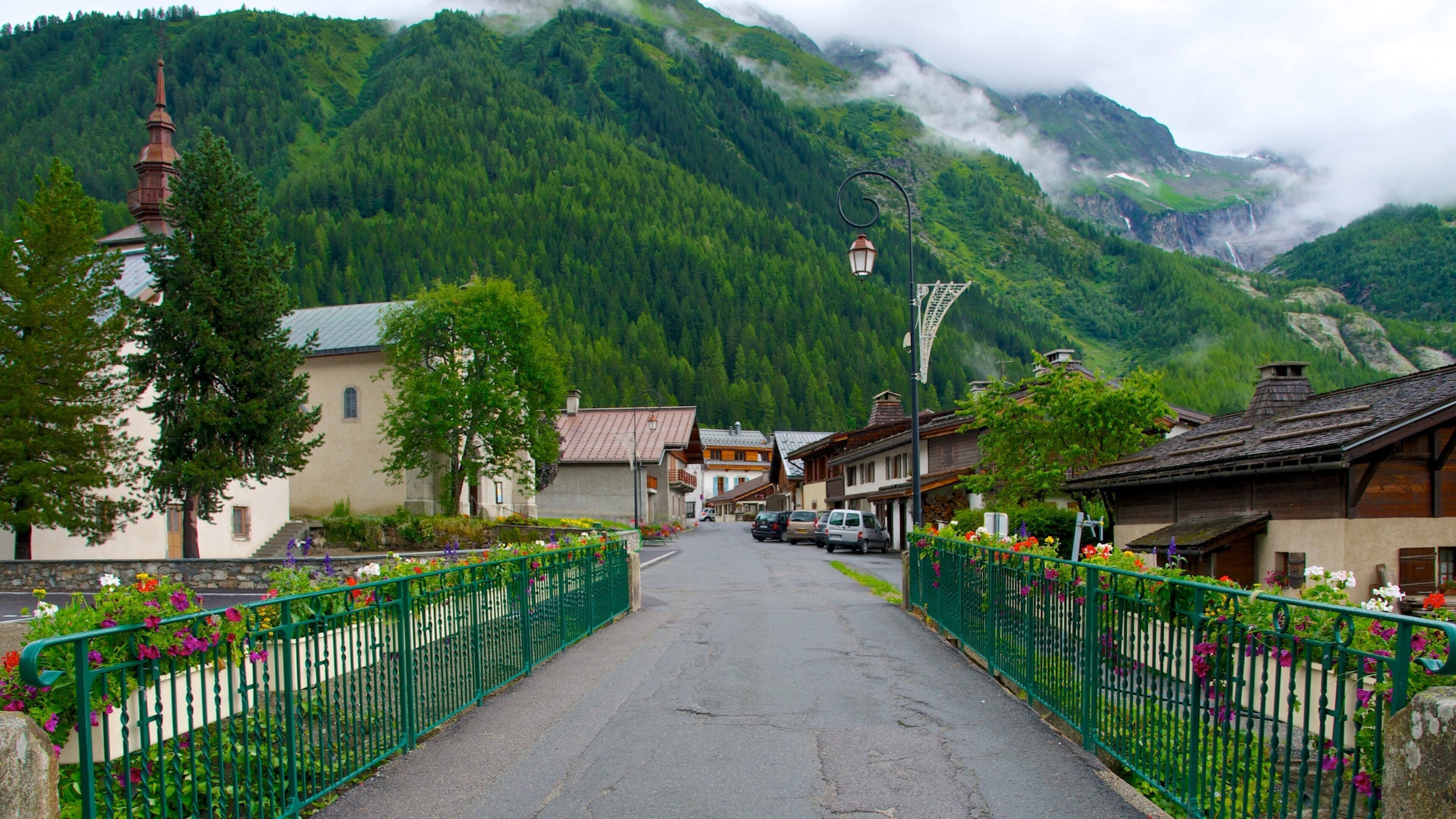 Argentiere featuring mountains, a small town or village and street scenes