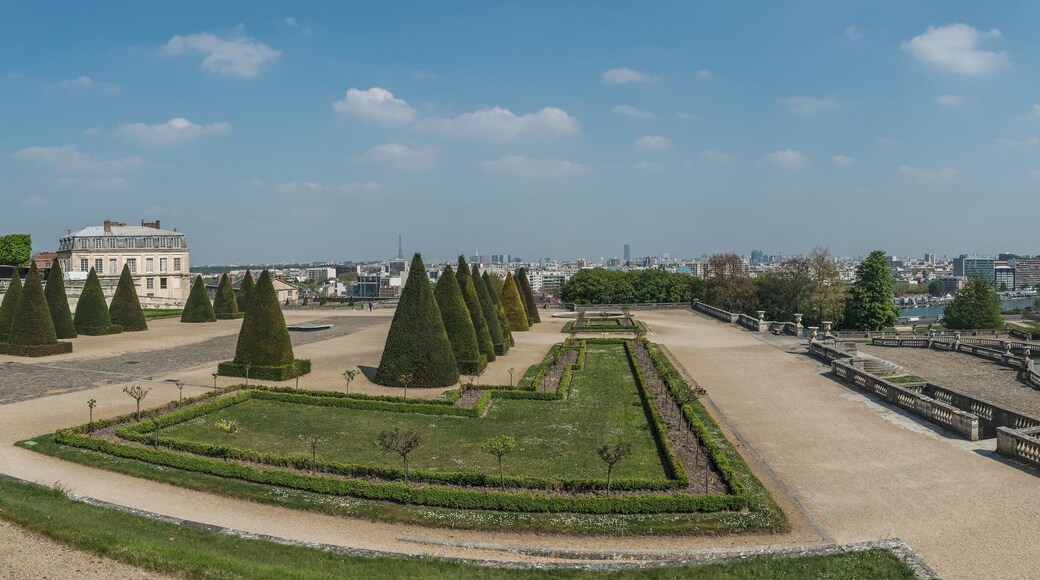 The Terrasse du Château, the location of the former Palace in the Parc de Saint-Cloud