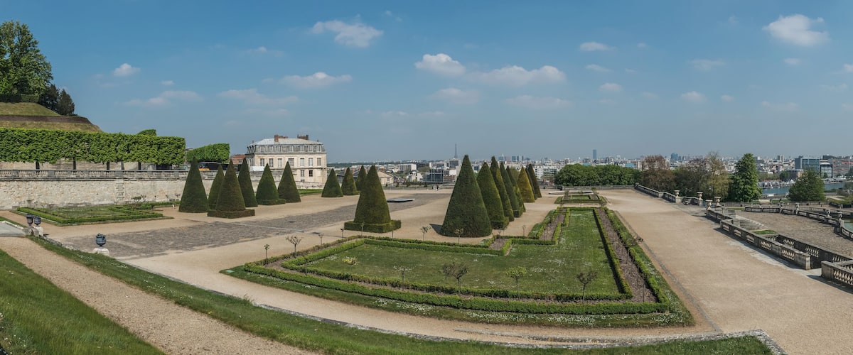 The Terrasse du Château, the location of the former Palace in the Parc de Saint-Cloud