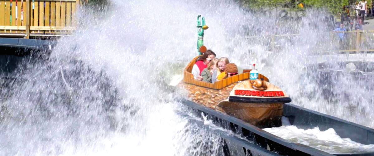 Algard showing rides as well as a family