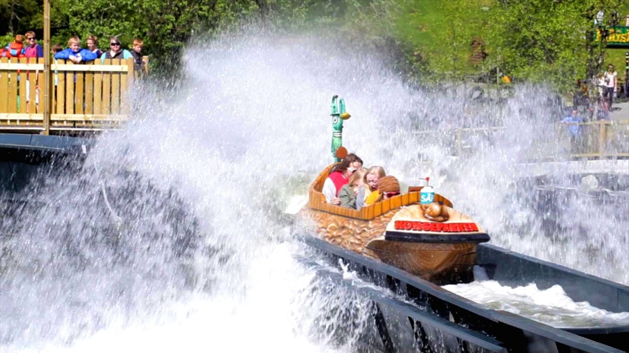 Algard showing rides as well as a family
