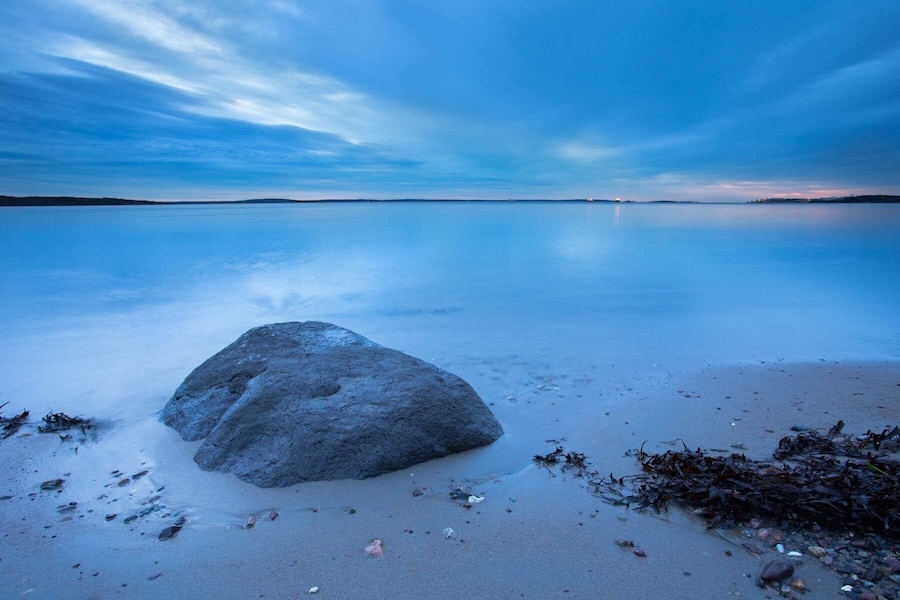 Bluehour in Åsgårdstrand, a small town located along Oslofjorden in Norway. Åsgårdstrand is known for its beautiful light and colors, and have been the home of famous painters like Edvard Munch and Christian Krogh.
So if you've ever wonder where Munch got his inspiration from, well now you know!
#bvsblue #blue #åsgårdstrand