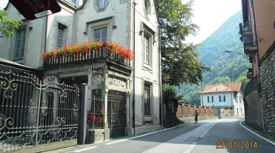 The twisting and long road from Como to Bellagio, with incredible views of the Lake Di Como.