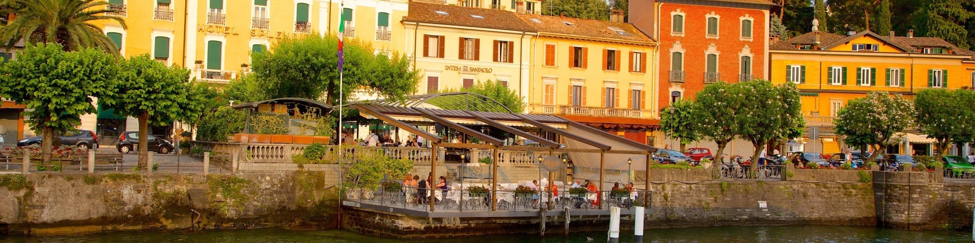 Bellagio which includes heritage architecture, general coastal views and a coastal town