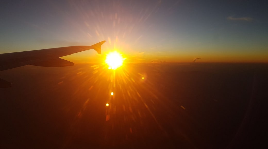 #sunrise this morning heading to Bangkok, Thailand
#Weekendgetaway #vacation #flyingaway