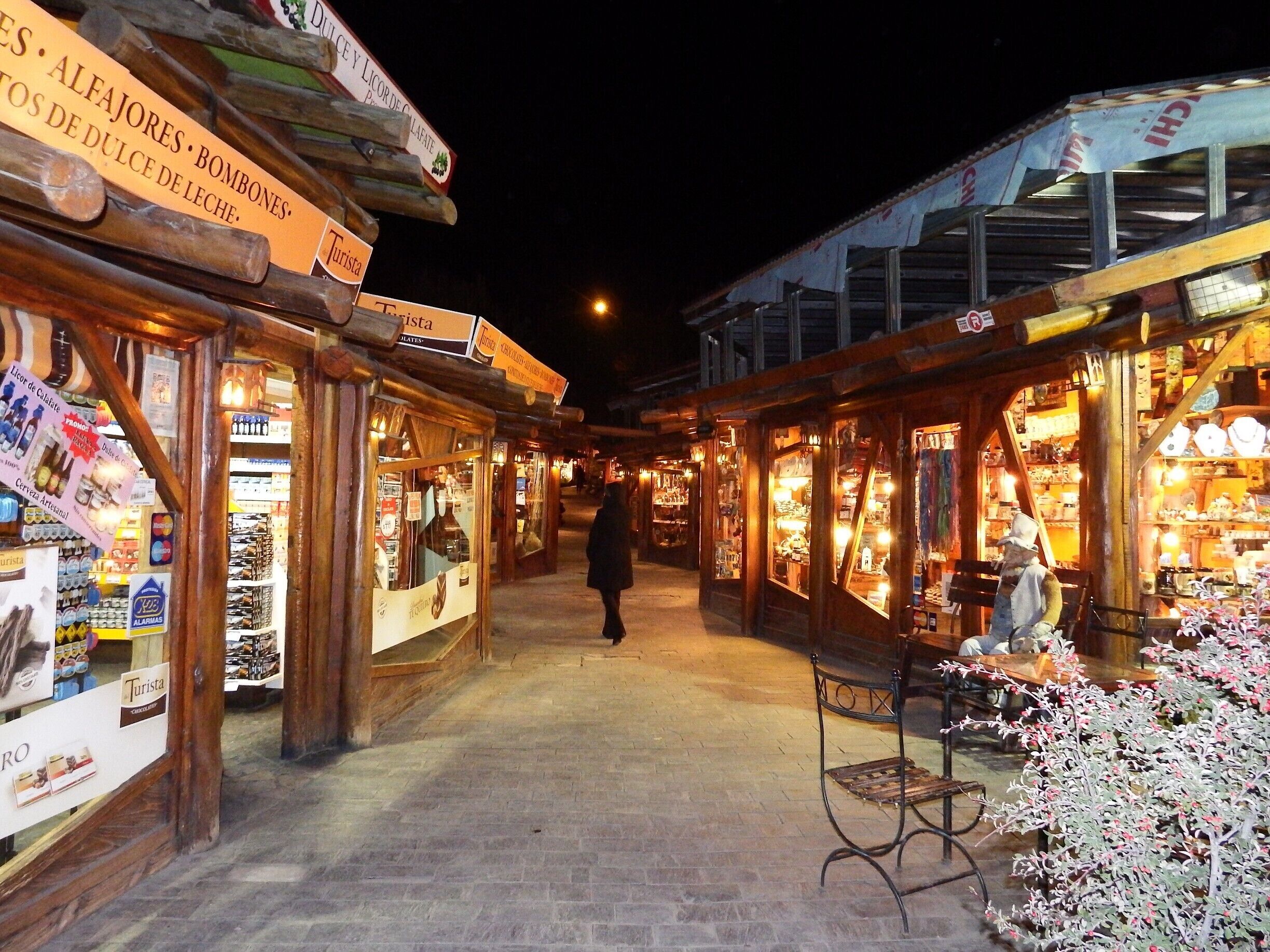  Shopping em La Calafate, é uma agradável cidade da Argentina. Fica próxima do magnífico Graciar Perito Moreno.
La Calafate is a pleasant city in Argentina. It is close to the magnificent Graciar Perito Moreno.