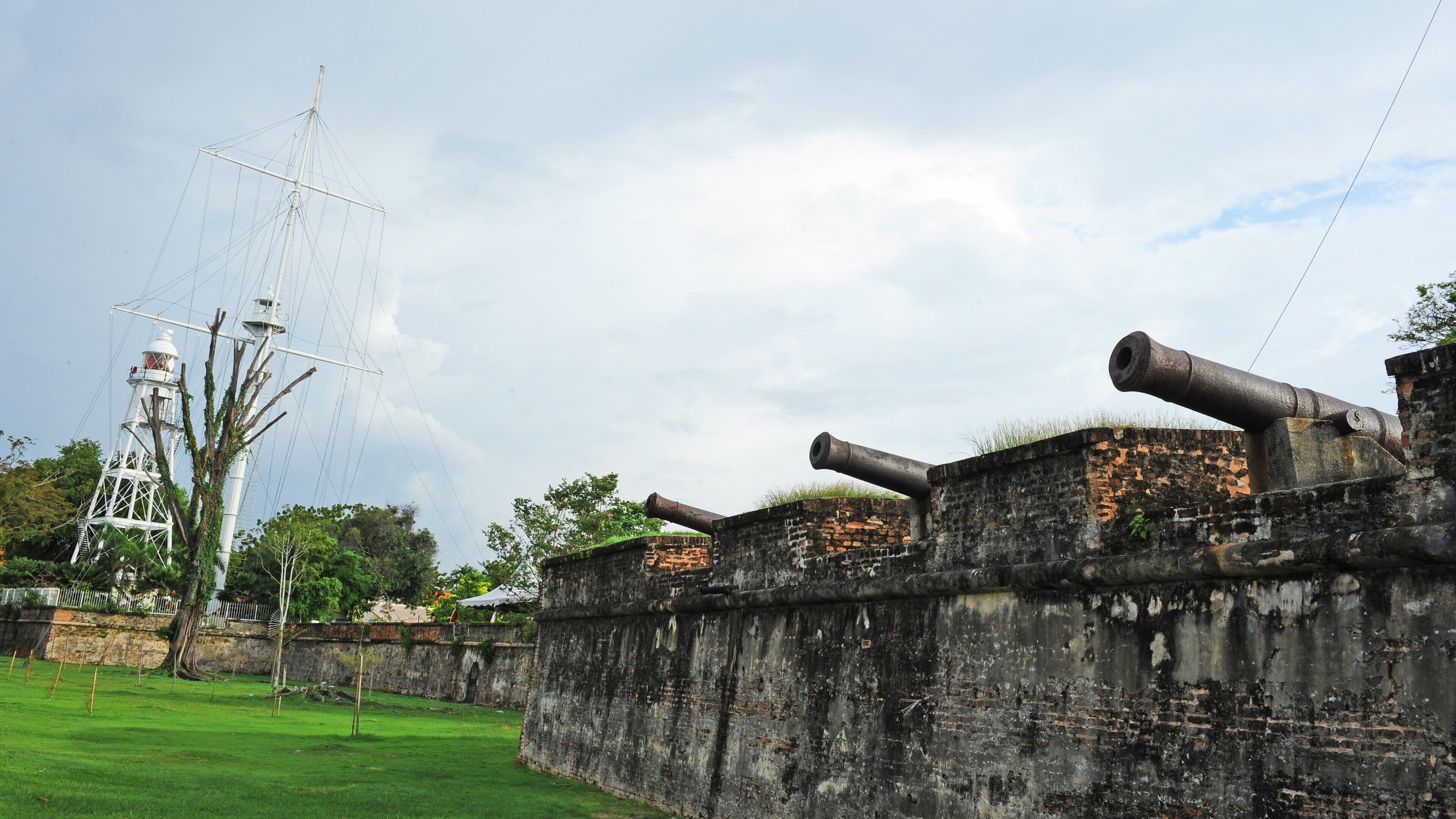 George Town which includes heritage elements