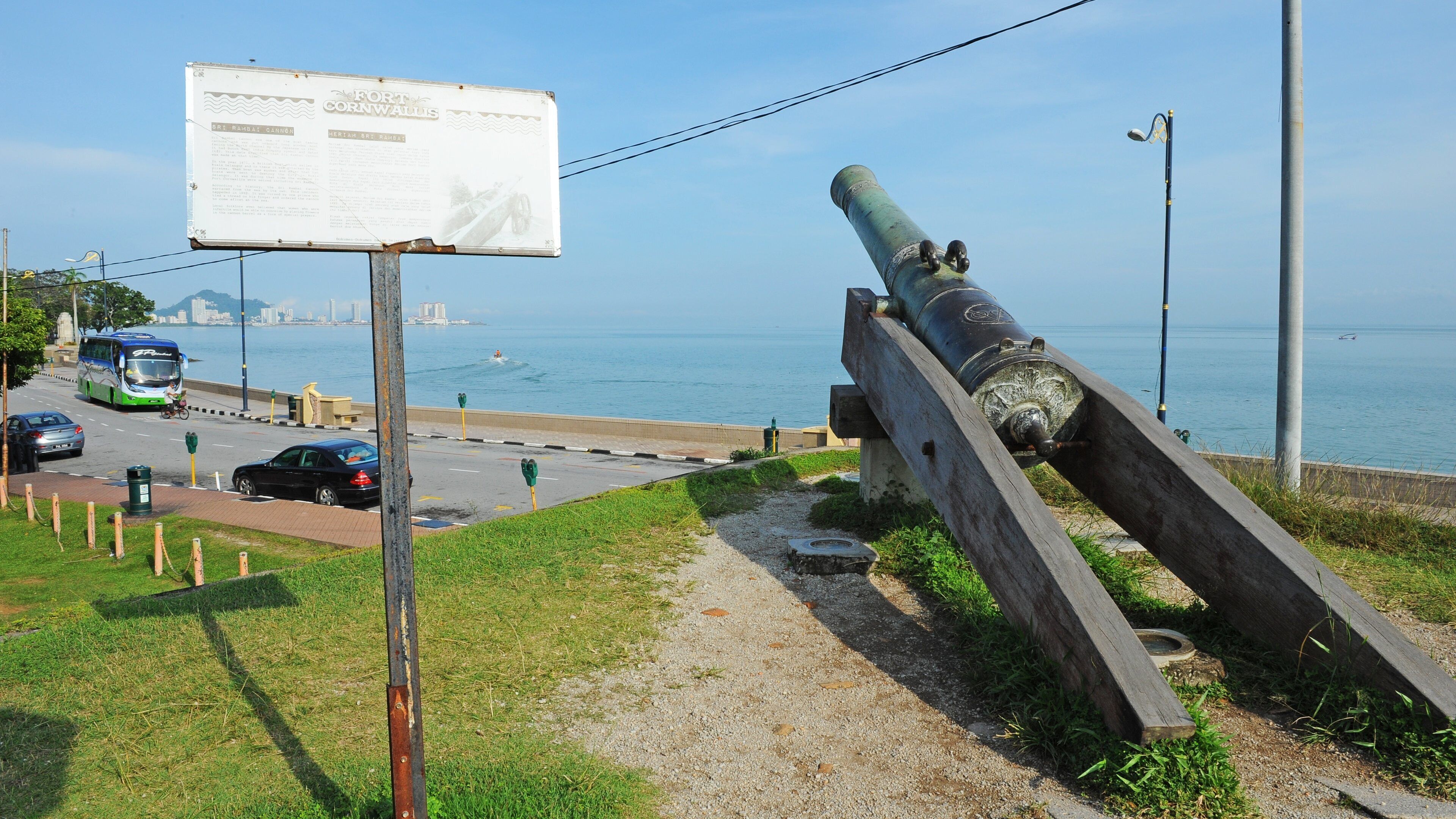George Town featuring signage, heritage elements and general coastal views