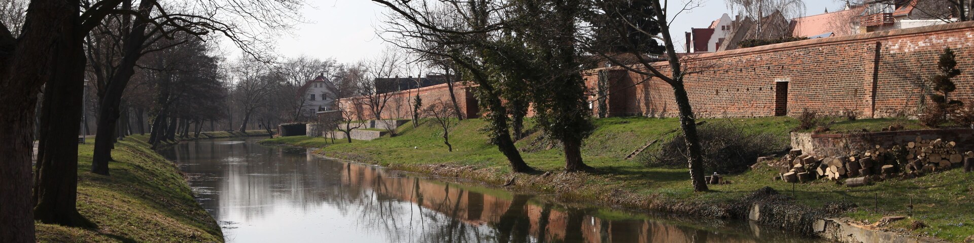 Wallgraben in Delitzsch von der Brücke Holzstraße mit Blick Richtung Westen