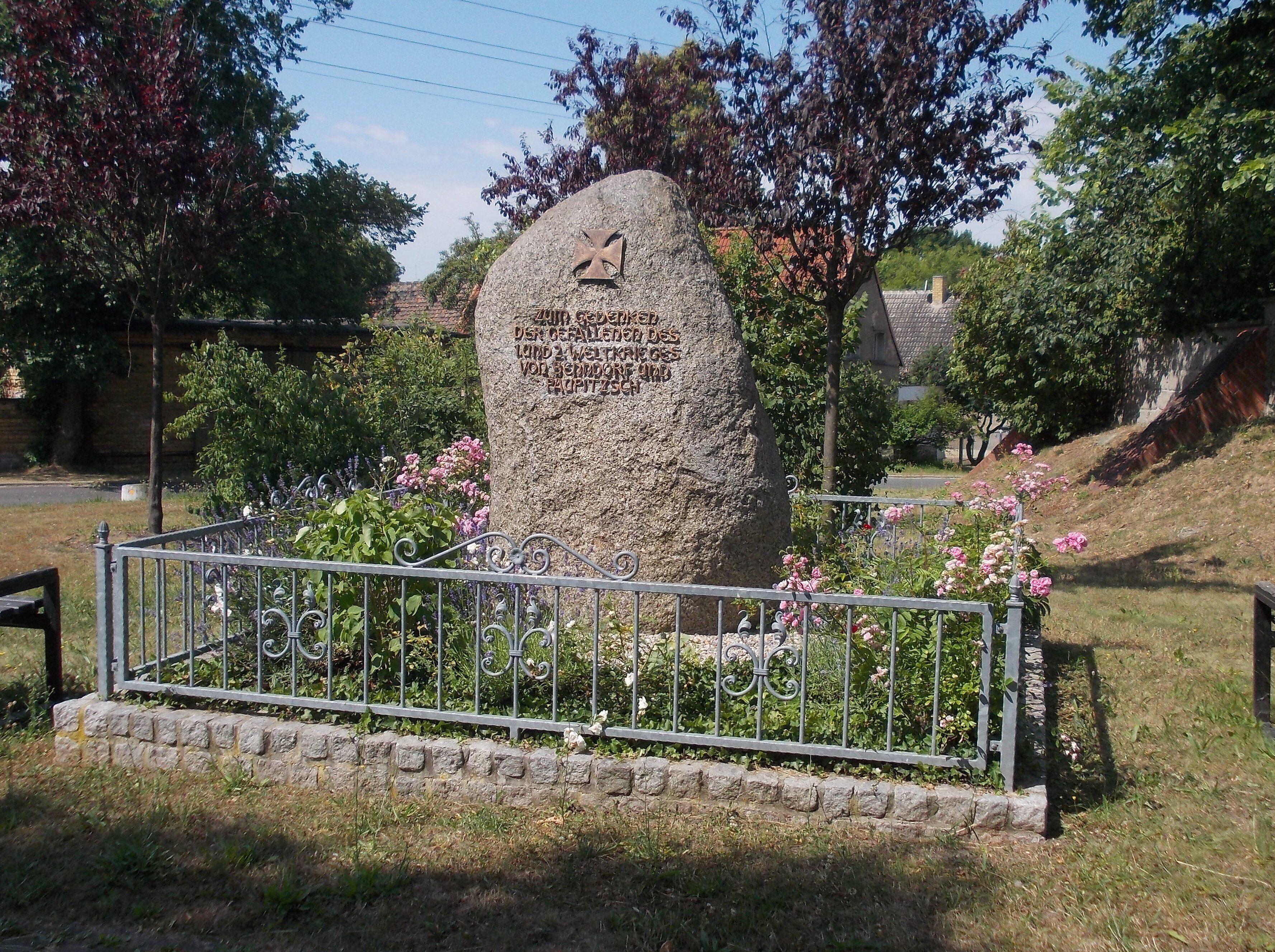 World War I and II memorial in Benndorf (Delitzsch, Nordsachsen district, Saxony)