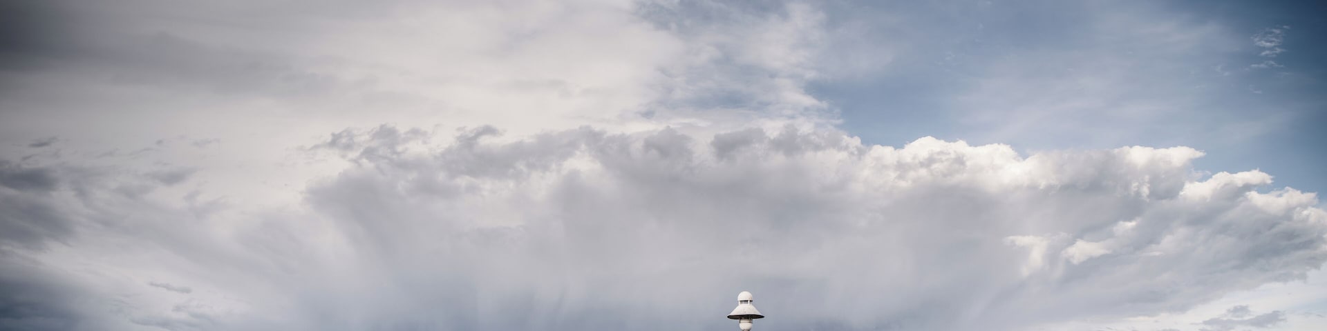 The pier of Zinnowitz with the diving housing at the end after a thundershower (2015)