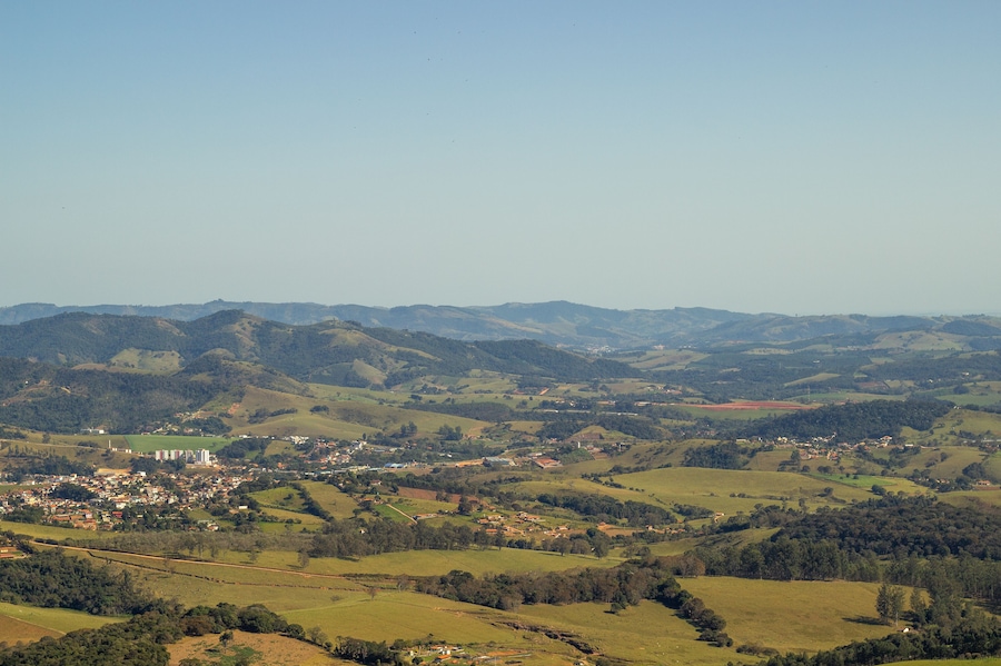 Sky view with no clouds and mountains in Socorro Brazil.