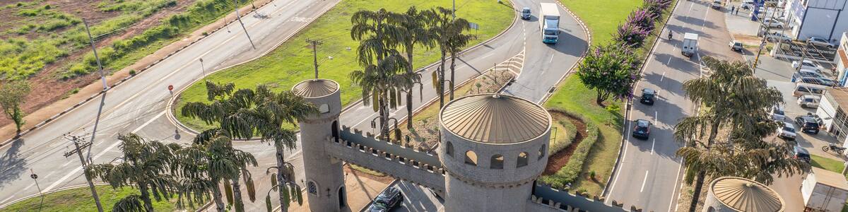 Paulinia, Sao Paulo, Brazil. October 25 2022: Portal of the city of Paulínia in the interior of São Paulo. Cars, city entrance and castle style portal.