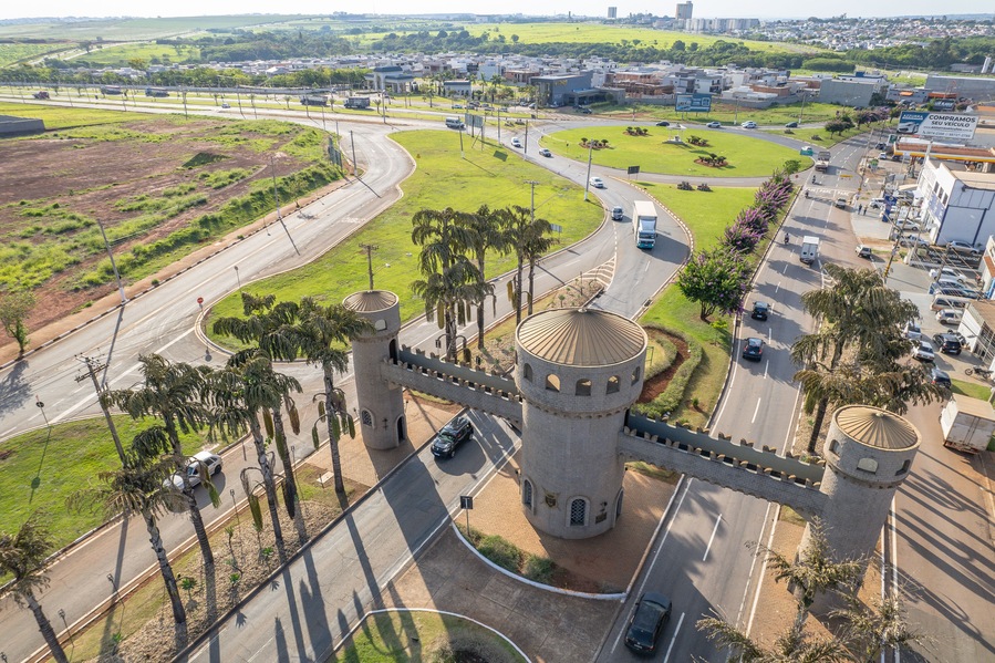 Paulinia, Sao Paulo, Brazil. October 25 2022: Portal of the city of Paulínia in the interior of São Paulo. Cars, city entrance and castle style portal.