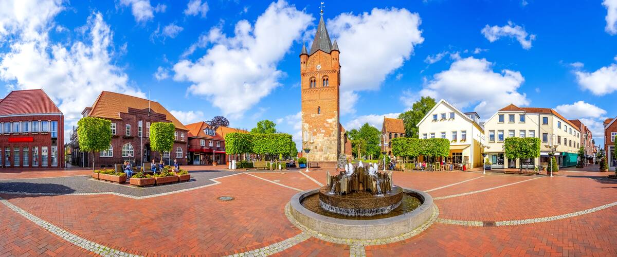 Marktplatz, Sankt Petri Kirche, Westerstede, Niedersachsen, Deutschland