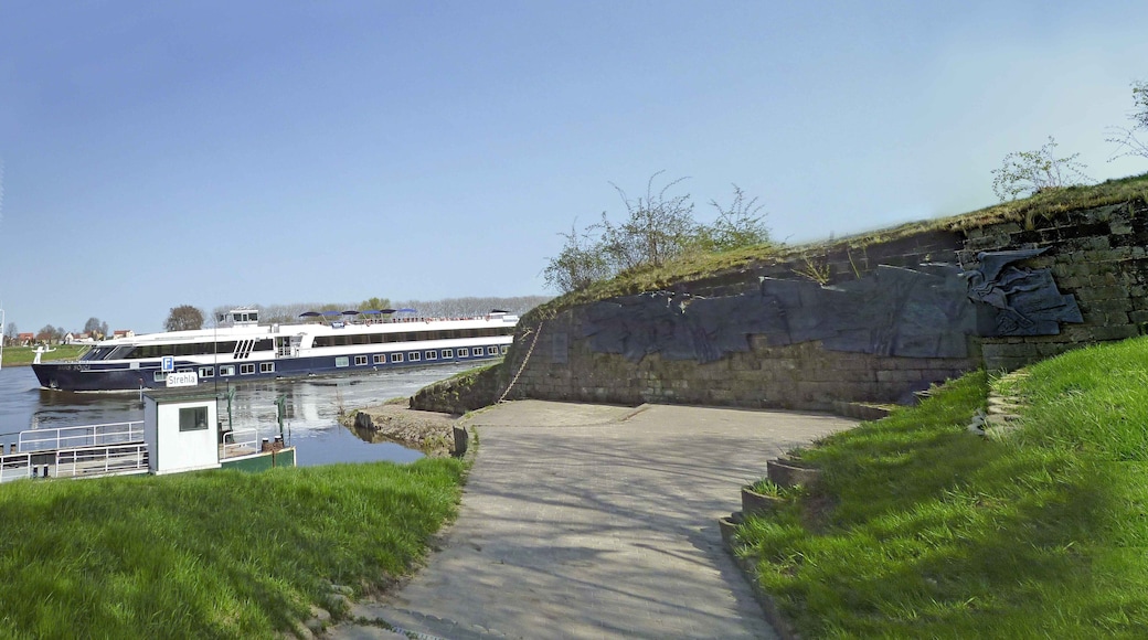 Denkmal "Die Begegnung an der Elbe" in Strehla