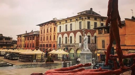 A cute little town 20-30 minutes from Pisa. Worth stopping by if you’re visiting Pisa, especially if you like art and sculpture. They usually have various sculptures on display all over the town, a different artist every few months. This time it was Roberto Bani’s Work.