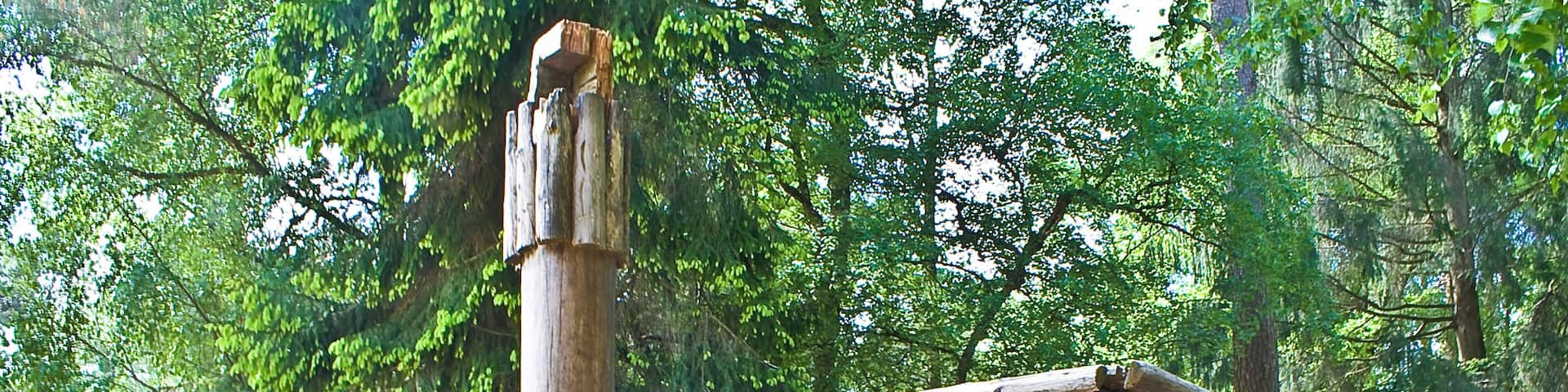 Holz-Lokomotive mit Waggongs