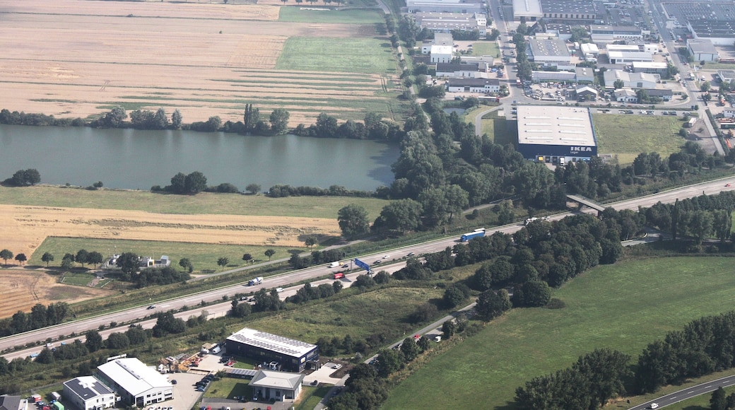 Luftaufnahme; entlang der A1 (auf der Südseite) vom Dreieck Stuhr in Richtung Osten, bis zur Abfahrt Brinkum