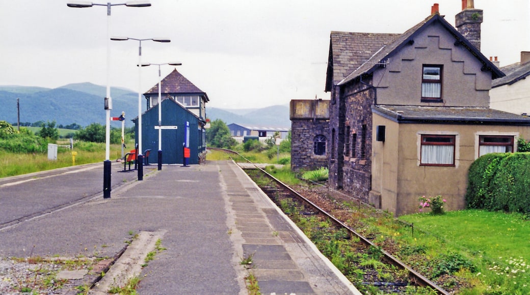 Foxfield station, 1998. View NW, towards Whitehaven, also formerly towards Coniston: ex-Furness Railway Carnforth - Barrow-in-Furness - Whitehaven main line; junction of branch to Coniston, closed to passengers 6/10/58, to goods 6/4/62