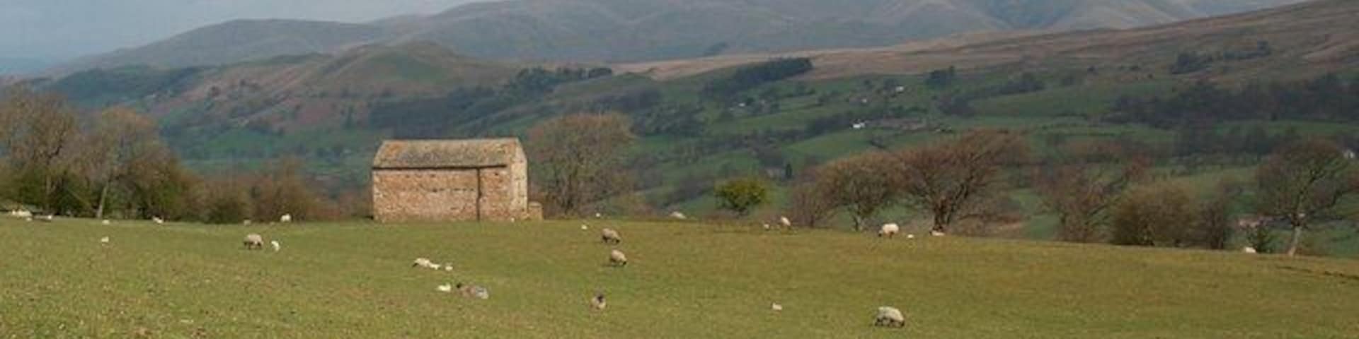 A barn above Dent The Howgills are sitting in the distance.