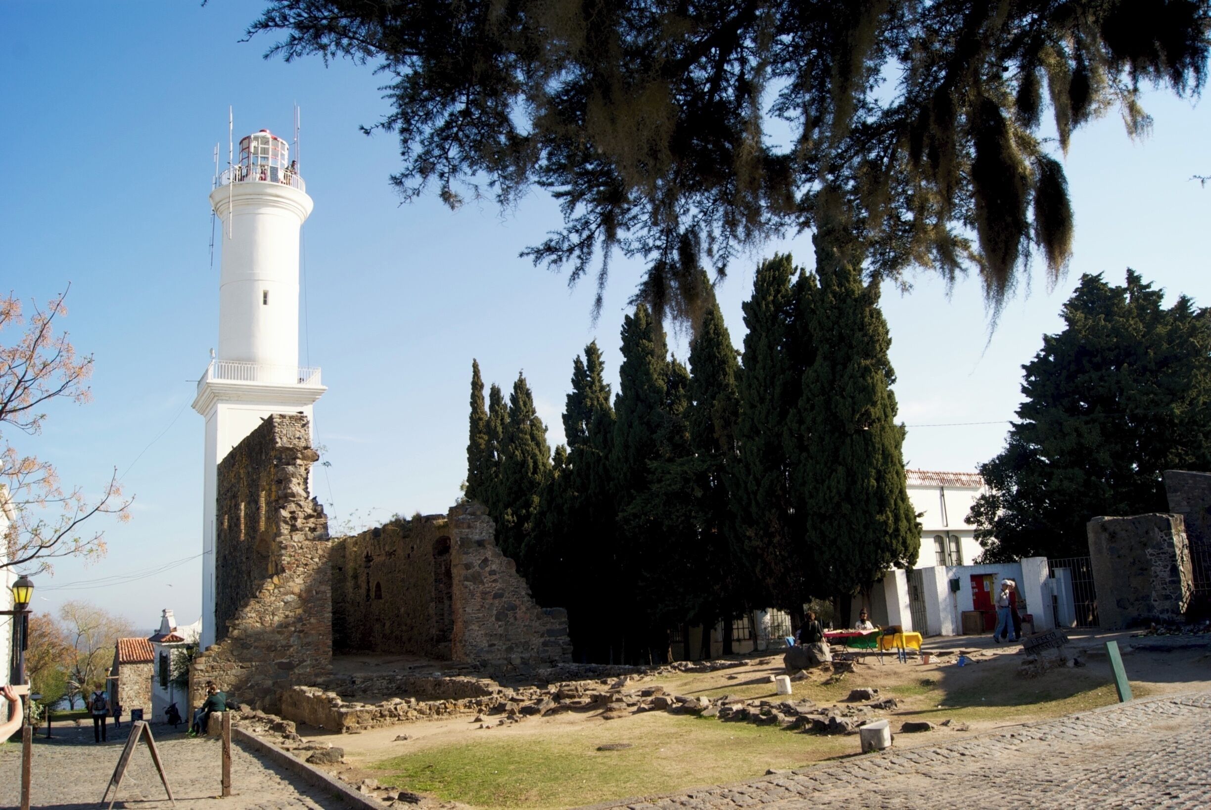 Lighthouse Colonia Del Sacramento, Uruguay. More than 150 years old lighthouse, built over the ruins of the convent

#architecture